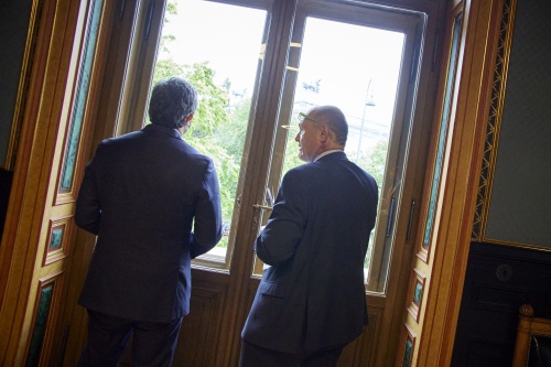 Blick auf das Parlament. Von rechts: Nationalratspräsident Wolfgang Sobotka (ÖVP), Präsident der Italienischen Abgeordnetenkammer Roberto Fico