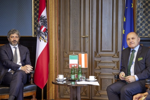 Doppelinterview mit MedienvertreterInnen aus Österreich. Nationalratspräsident Wolfgang Sobotka (ÖVP) (rechts), Präsident der Italienischen Abgeordnetenkammer Roberto Fico (links)