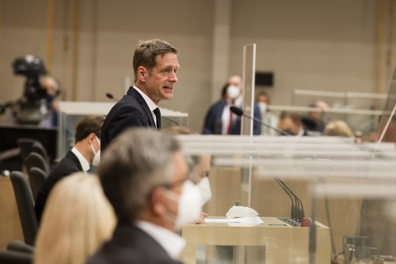 Am Rednerpult: Nationalratsabgeordneter Kai Jan Krainer (SPÖ)