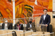 Auf der Regierungsbank von rechts: Bundeskanzler Sebastian Kurz (ÖVP) bei der Anfragebeantwortung, Vizekanzler Werner Kogler (GRÜNE), Verteidigungsministerin Klaudia Tanner (ÖVP), Staatssekretär Magnus Brunner (ÖVP)