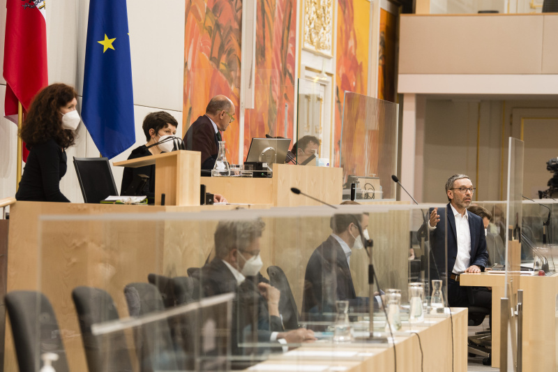 Am Rednerpult: Nationalratsabgeordneter Herbert Kickl (FPÖ). Am Präsidium: Nationalratspräsident Wolfgang Sobotka (ÖVP)