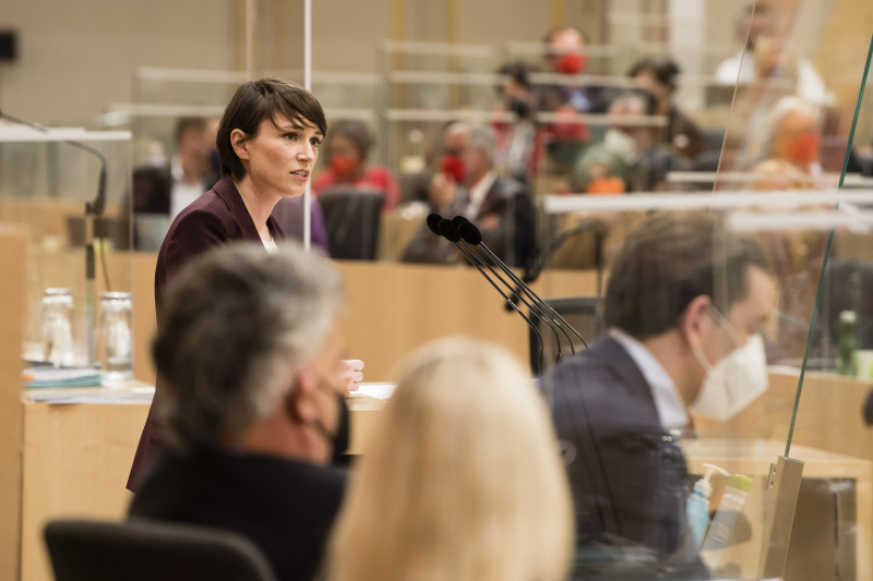 Am Rednerpult: Nationalratsabgeordnete Sigrid Maurer (GRÜNE)