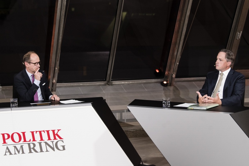 Am Podium von rechts: Nationalratsabgeordneter Johannes Schmuckenschlager (ÖVP), Moderator Gerald Groß