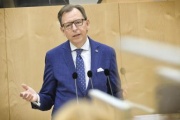 Begrüßungsworte durch Bundesratspräsident Christian Buchmann (ÖVP)