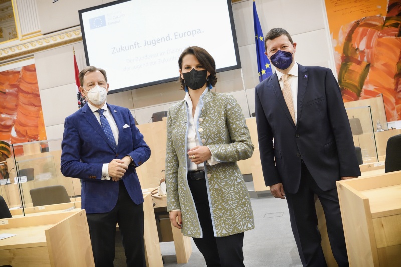 Von links: Bundesratspräsident Christian Buchmann (ÖVP), Europaministerin Karoline Edtstadler (ÖVP), Leiter der Vertretung der EU Kommission in Österreich Martin Selmayr