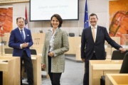 Von links: Bundesratspräsident Christian Buchmann (ÖVP), Europaministerin Karoline Edtstadler (ÖVP), Leiter der Vertretung der EU Kommission in Österreich Martin Selmayr