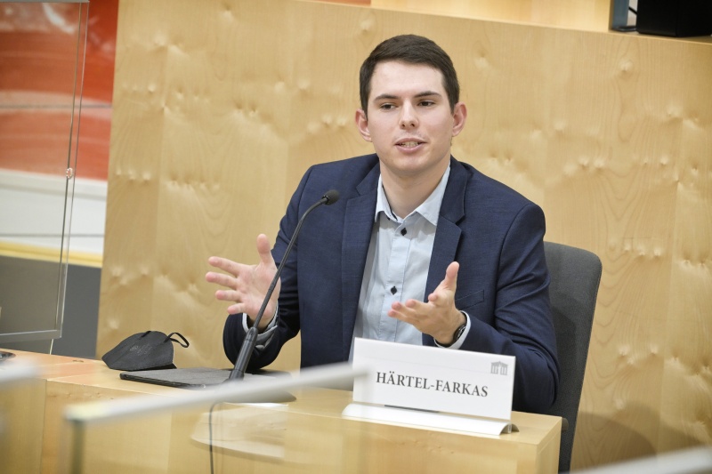 TeilnehmerInnen des Jugend Videobewerbs im Gespräch