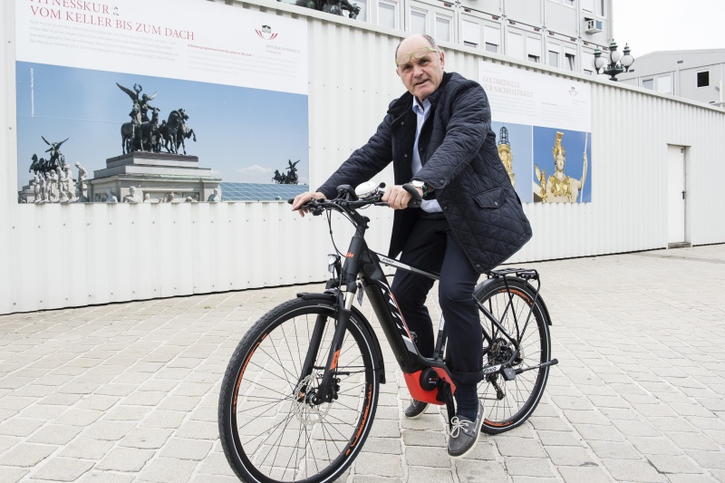 Nationalratspräsident Wolfgang Sobotka (ÖVP) vor Parlamentsbaustelle