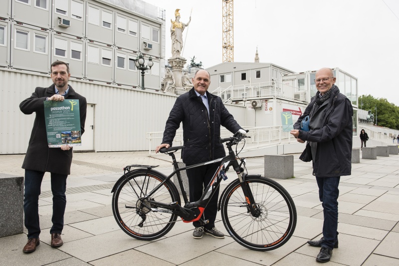Von links: Markus Lang, Nationalratspräsident Wolfgang Sobotka (ÖVP), Passathon Geschäftsführer Günter Lang