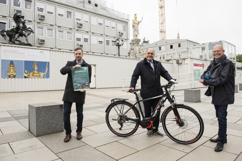 Von links: Markus Lang, Nationalratspräsident Wolfgang Sobotka (ÖVP), Passathon Geschäftsführer Günter Lang