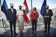 Von links: Estnische Präsidentin Kersti Kaljulaid, Bundesrätin Andrea Kahofer (SPÖ), Nationalratspräsident Wolfgang Sobotka (ÖVP)