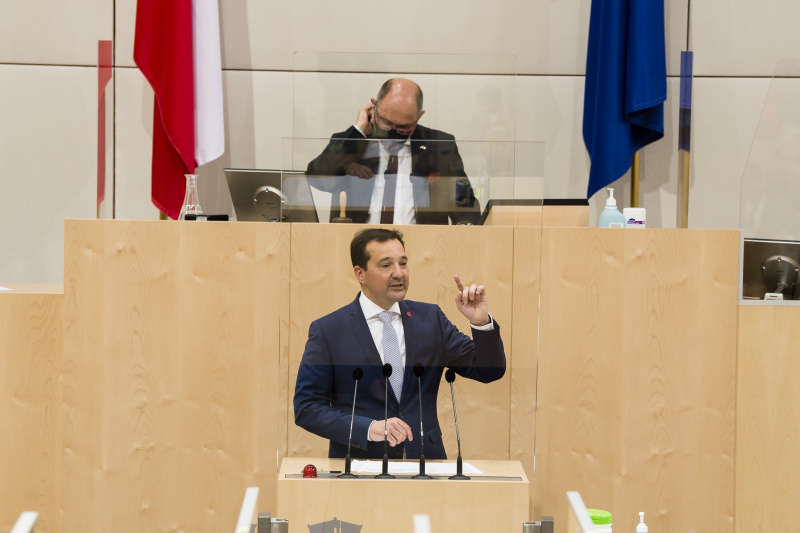 Am Rednerpult: Nationalratsabgeordneter Gerald Loacker (NEOS)