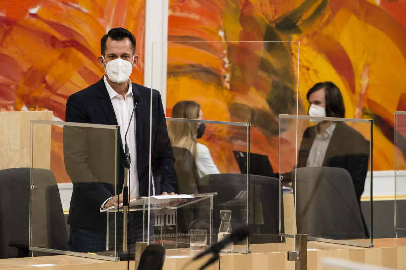 Auf der Regierungsbank: Gesundheitsminister Wolfgang Mückstein (GRÜNE)