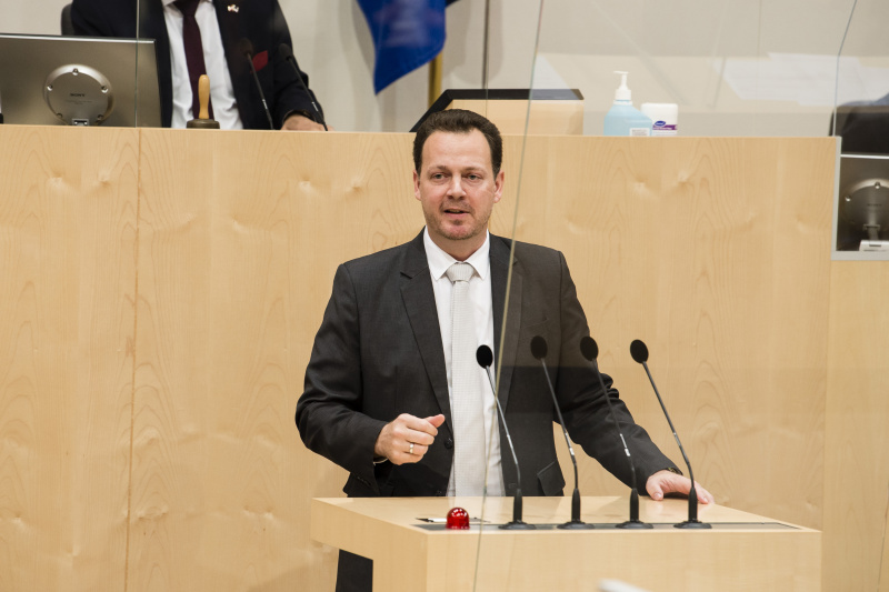 Am Rednerpult: Nationalratsabgeordneter Gerhard Kaniak (FPÖ)