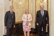 Von links: Parlamentsdirektor Harald Dossi, Vizepräsidentin des Bundesrates Doris Hahn (SPÖ), Präsident des slowenischen Staatsrates Alojz Kovšca