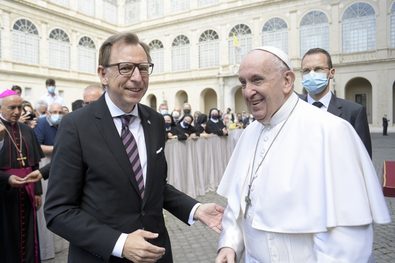 Audienz bei Papst Franziskus im Damasushof  im Vatikan - Bundesratspräsident Christian Buchmann (ÖVP)