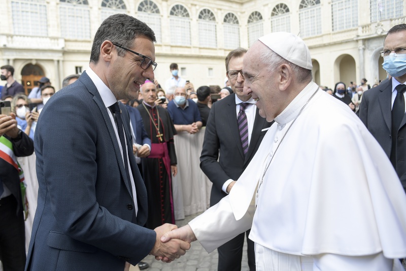 Audienz bei Papst Franziskus  im Damasushof  im Vatikan - Bundesratsvizepräsident Peter Raggl (ÖVP)