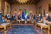 Aussprache mit der Präsidentin des Italienischen Senats Maria Elisabetta Alberti Casellati (Mitte rechts) im Palazzo Madama und Bundesratspräsident Christian Buchmann (ÖVP) (Mitte - links)