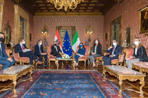 Aussprache mit der Präsidentin des Italienischen Senats Maria Elisabetta Alberti Casellati (Mitte rechts) im Palazzo Madama und Bundesratspräsident Christian Buchmann (ÖVP) (Mitte - links)