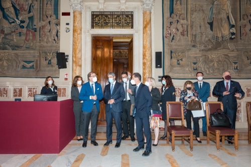 Von links: Bundesratspräsident Christian Buchmann (ÖVP), Präsident der Italienischen Abgeordnetenkammer Roberto Ficoim Gespräch