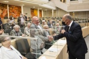 Nationalratspräsident Wolfgang Sobotka (ÖVP) begrüßt Abgeordneten zum Nationalrat a.D. Karl Donabauer