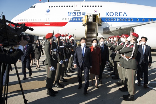 Von links: Präsident der Republik Korea Moon Jae-in und I.E. Frau Kim Jung-sook, Bundesratspräsident Christian Buchmann (ÖVP)