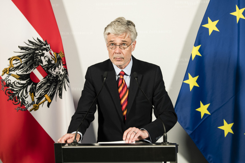 Am Rednerpult: Parlamentsdirektor Harald Dossi