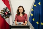 Am Rednerpult: Moderatorin Ursula Kopp