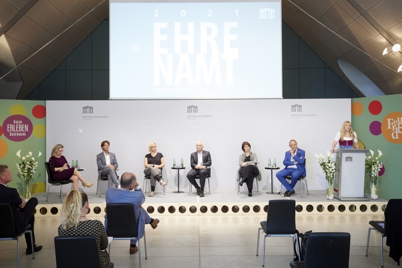 Statement von Nationalratsabgeordneter Elisabeth Feichtinger (SPÖ) am Rednerpult