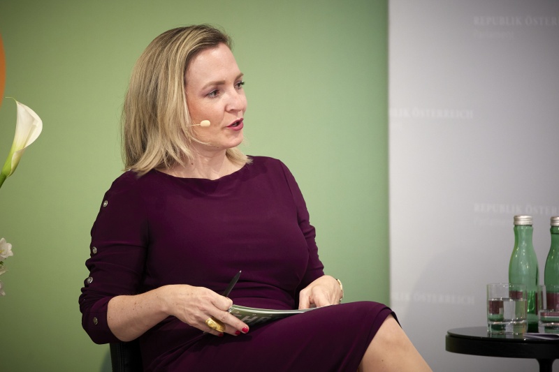 Moderation durch Rebekka Salzer ORF