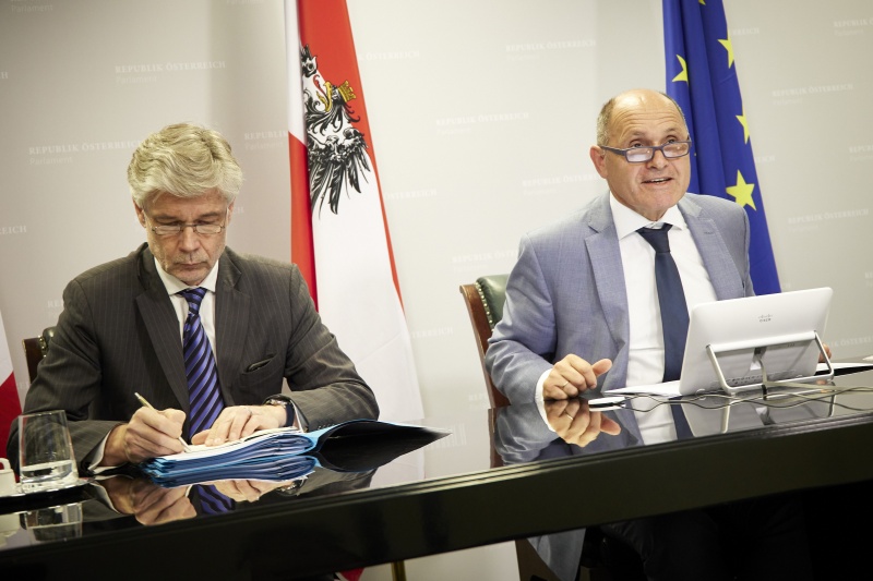 Von rechts: Nationalratspräsident Wolfgang Sobotka (ÖVP), Parlamentsdirektor Harald Dossi