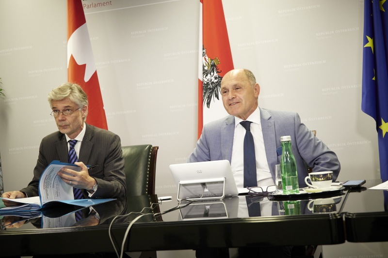 Von rechts: Nationalratspräsident Wolfgang Sobotka (ÖVP), Parlamentsdirektor Harald Dossi