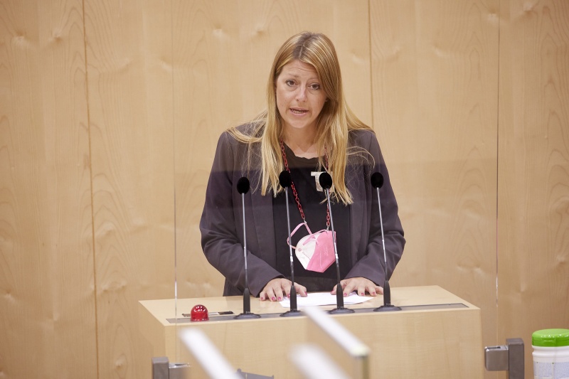 Am Rednerpult Nationalratsabgeordnete Katharina Kucharowitz (SPÖ)