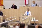 Am Rednerpult EU-Abgeordnete Bettina Vollath (SPÖ)