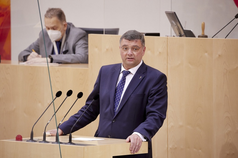 Am Rednerpult Nationalratsabgeordneter Jörg Leichtfried (SPÖ)