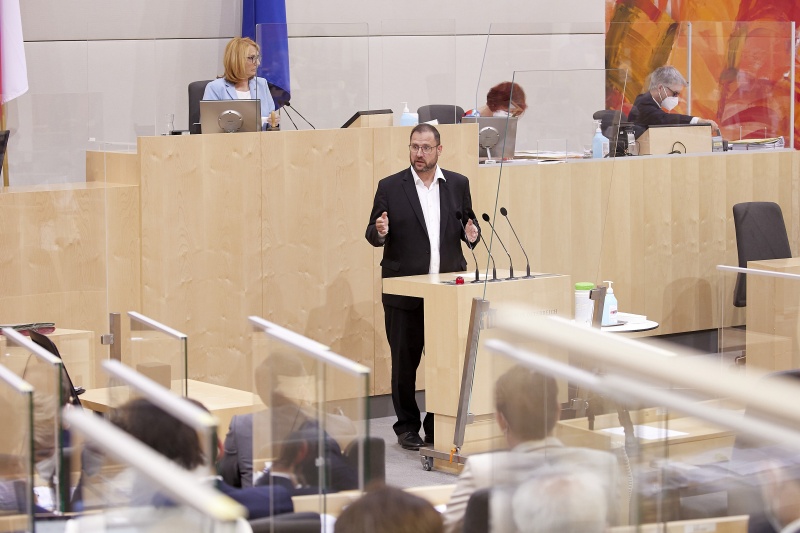 Am Rednerpult Nationalratsabgeordneter Christian Hafenecker (FPÖ)