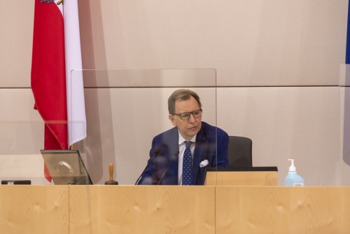 Bundesratspräsident Christian Buchmann (ÖVP) eröffnet die Bundesratssitzung