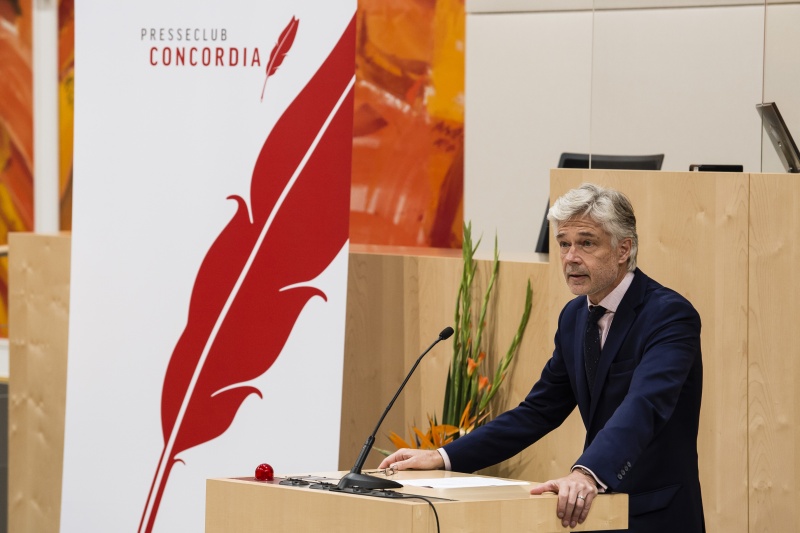 Am Rednerpult: Parlamentsdirektor Harald Dossi