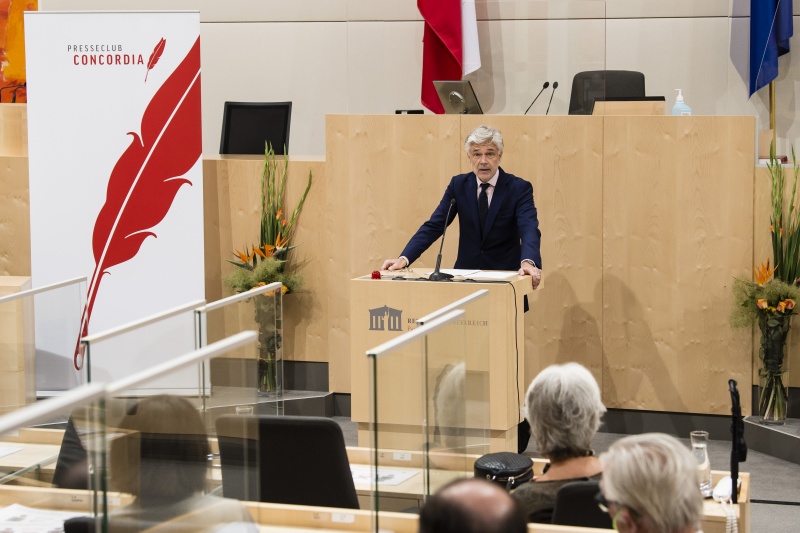 Am Rednerpult: Parlamentsdirektor Harald Dossi