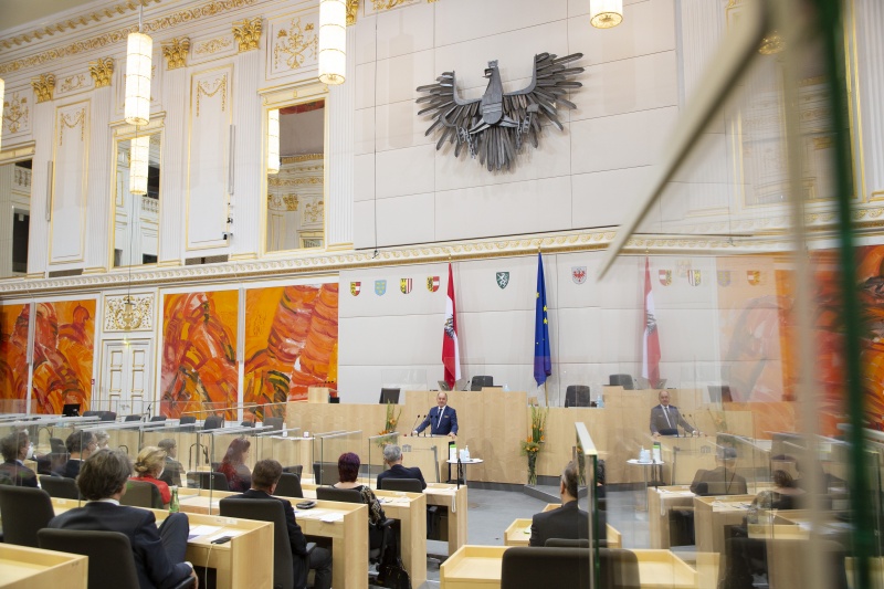 Laudiatio durch Nationalratspräsident Wolfgang Sobotka (ÖVP) am Rednerpult