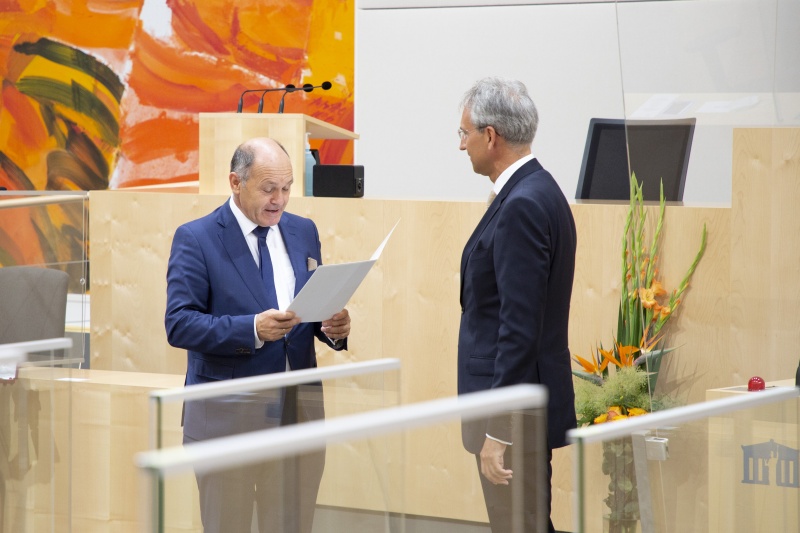 Ehrenzeichenübergabe. Von links: Nationalratspräsident Wolfgang Sobotka (ÖVP), Mitglied der Schiedsinstanz für Naturalrestitution August Reinisch