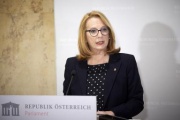 Begrüßung durch Zweite Nationalratspräsidentin Doris Bures (SPÖ)