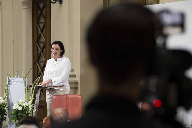 Am Rednerpult: Landwirtschaftsministerin Elisabeth Köstinger (ÖVP)