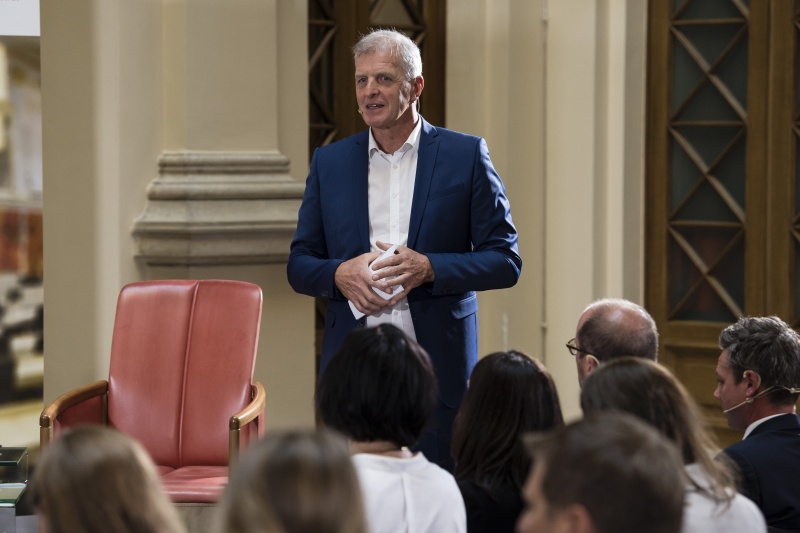 Moderator Günther Schimatzek