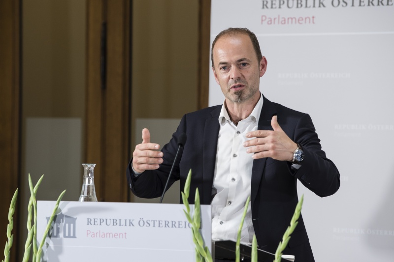 Am Rednerpult: Nationalratsabgeordneter Josef Hechenberger (ÖVP)