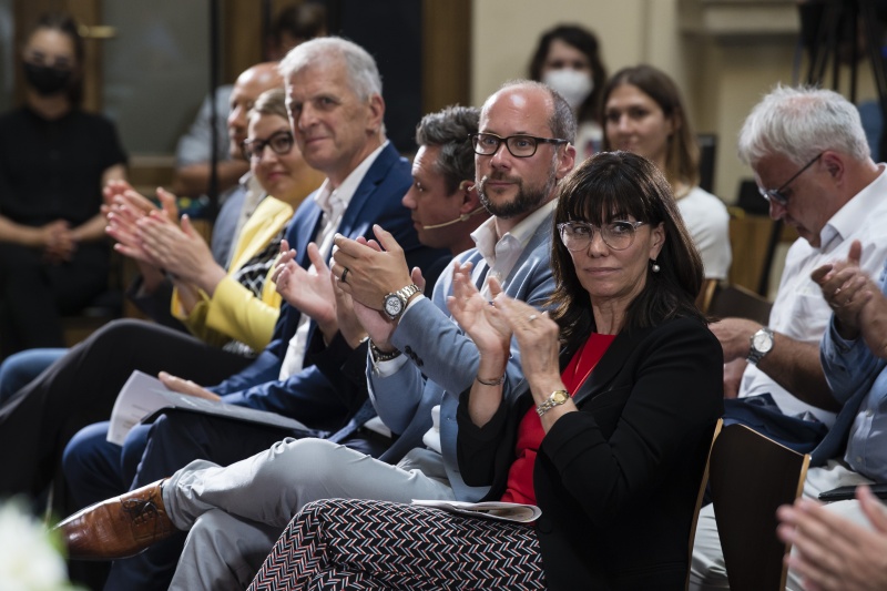 Erste Reihe von rechts: WKÖ Vizepräsidentin Martha Schultz, Mario Gerber, Florian Phelps, Günther Schimatzek, Christina Mutenthaler