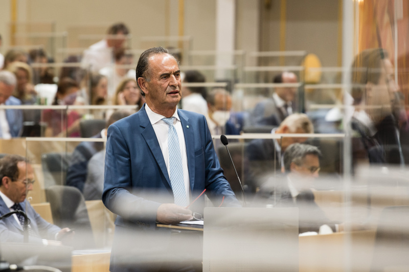 Aktuelle Fragestunde an den Finanzminister. Am Rednerpult: Nationalratsabgeordneter Gabriel Obernosterer (ÖVP)