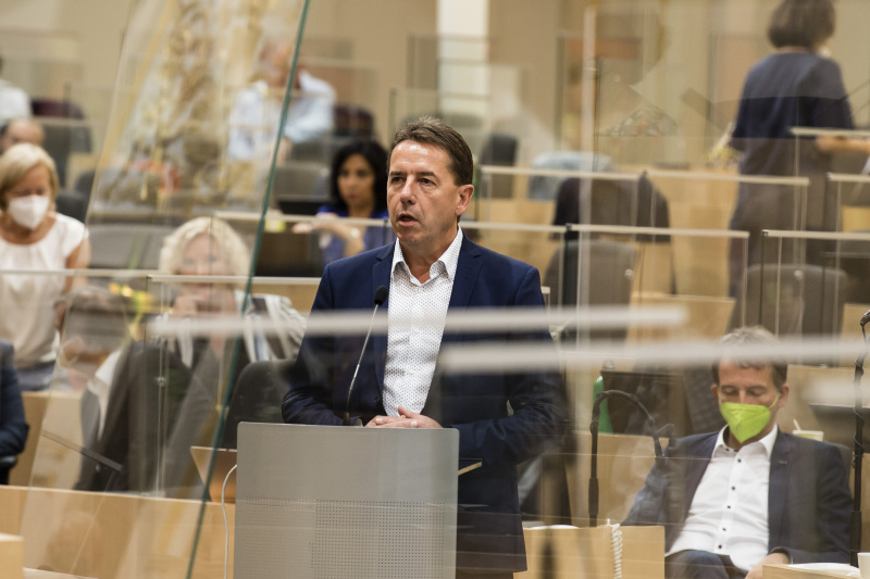 Aktuelle Fragestunde an den Finanzminister. Am Rednerpult: Nationalratsabgeordneter Erwin Angerer (FPÖ)