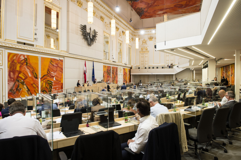 Aktuelle Fragestunde an den Finanzminister. Blick Richtung Abgeordnete zum Nationalrat und Präsidium