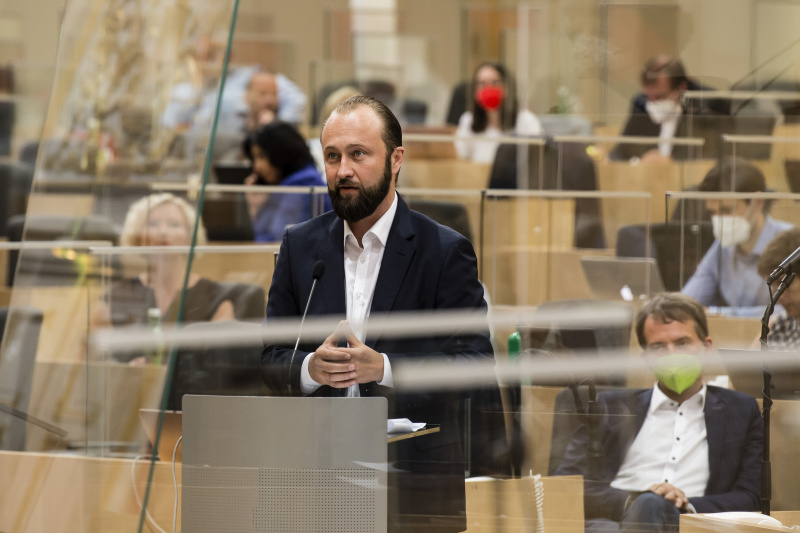 Aktuelle Fragestunde an den Finanzminister. Am Rednerpult: Nationalratsabgeordneter Maximilian Lercher (SPÖ)